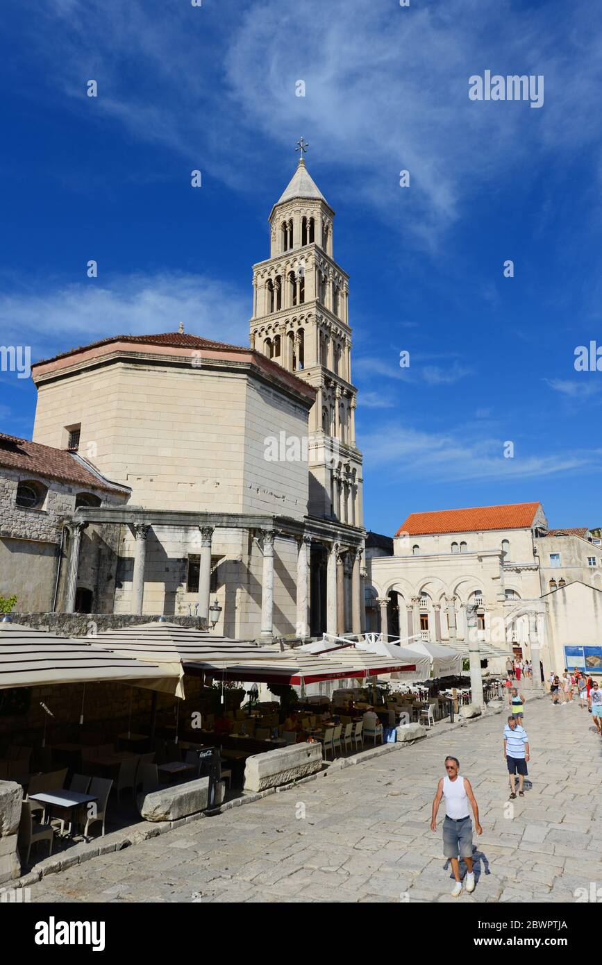 Kathedrale von Saint Domnius in Split. Die Struktur wurde 305 n. Chr. als Mausoleum des römischen Kaisers Diokletian erbaut. Stockfoto