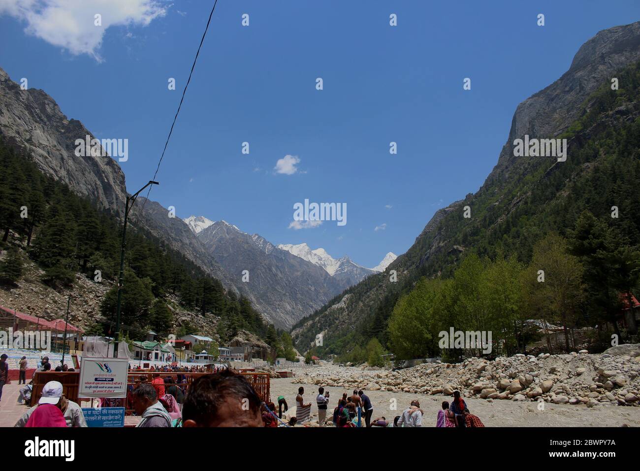 Schöne Landschaftsansicht von Bergen und Tal von gangotri, uttarakhand, indien. Stockfoto