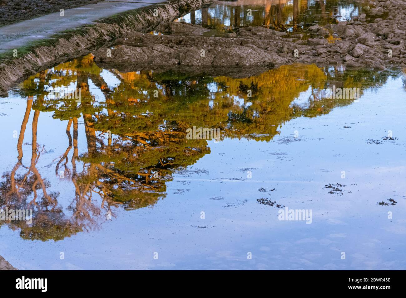 Straßenzugang zur Bender Insel im Golf von Morbihan. Frankreich. Stockfoto