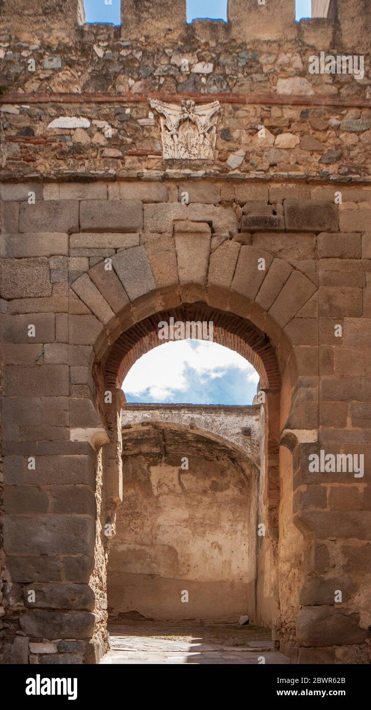 Hauptstadttor bei Badajoz Alcazaba, ummauerte Zitadelle der Almohade Ära, 12. Jahrhundert. Extremadura, Spanien. Stockfoto
