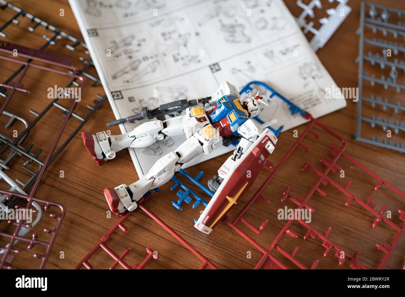Bangkok, Thailand - 31. Mai 2020 : Gunpla, die Plastikmodellbausätze von Gundam, einer japanischen Animationsserie, wurde montiert. Stockfoto