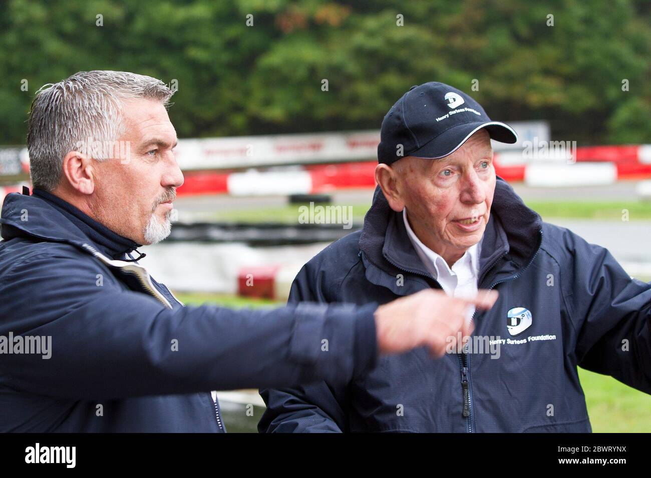 Der BBC Television-Star Paul Hollywood mit John Surtees eröffnet die diesjährige Henry Surtees Challenge im Buckmore Park, Kent, Großbritannien. 08.10.2014 Stockfoto