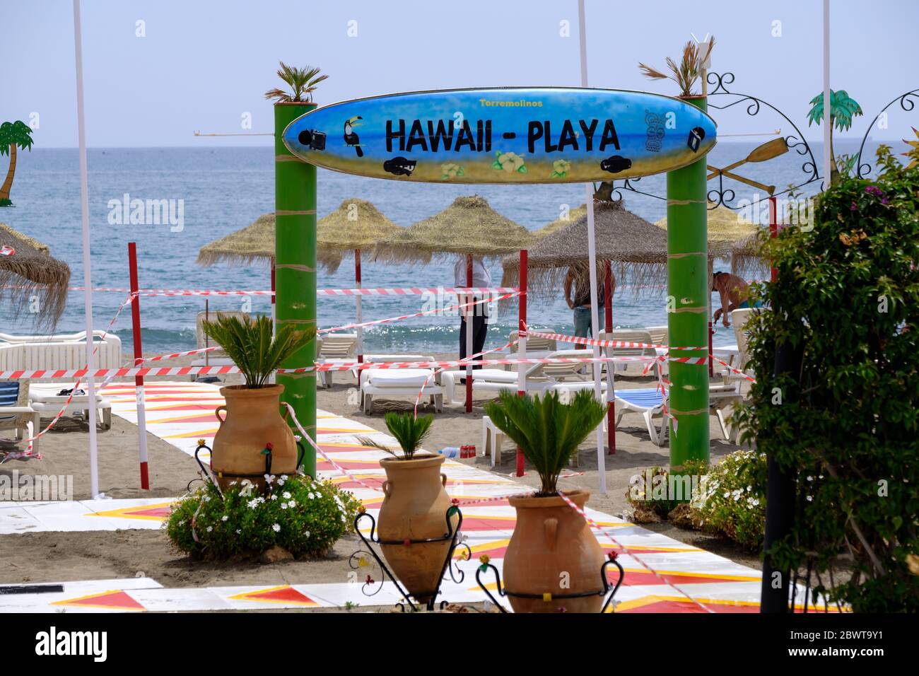 Phase 2 des Covid-19 in Spanien. Lockerung der Beschränkungen am Strand von Torremolinos, Malaga, Andalusien, Costa del Sol, Spanien, Europa Stockfoto