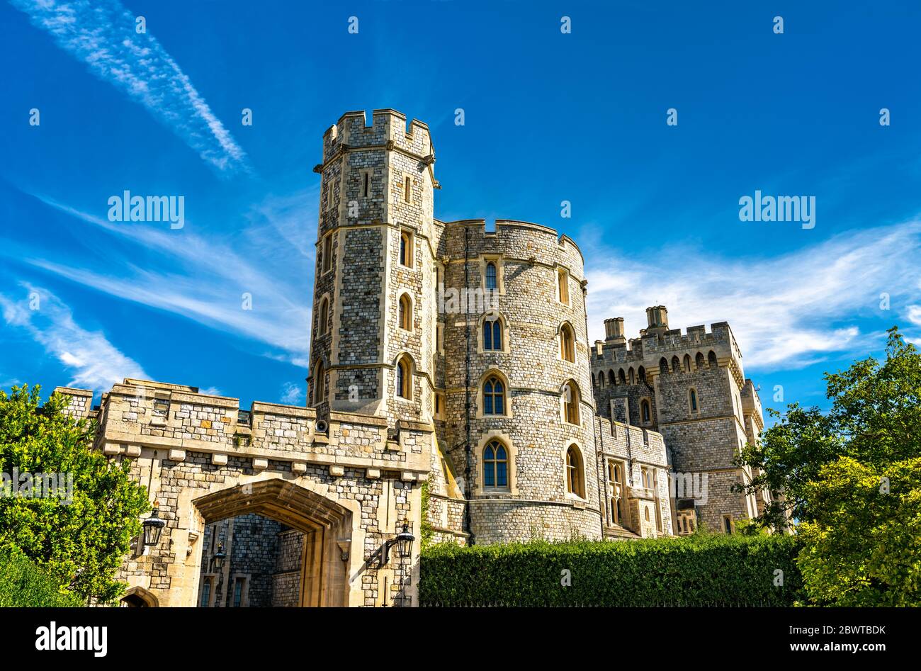 St. George's Gate mit König Edward III Tower im Windsor Castle in England Stockfoto