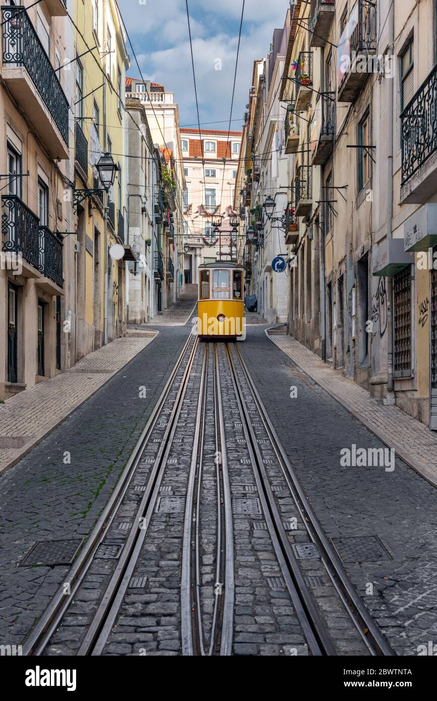 Portugal, Lissabon, Seilbahn auf der Bahnlinie Ascensor da Bica Stockfoto