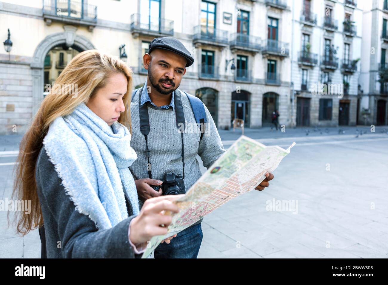 Paar auf Stadtplan, Barcelona, Spanien Stockfoto