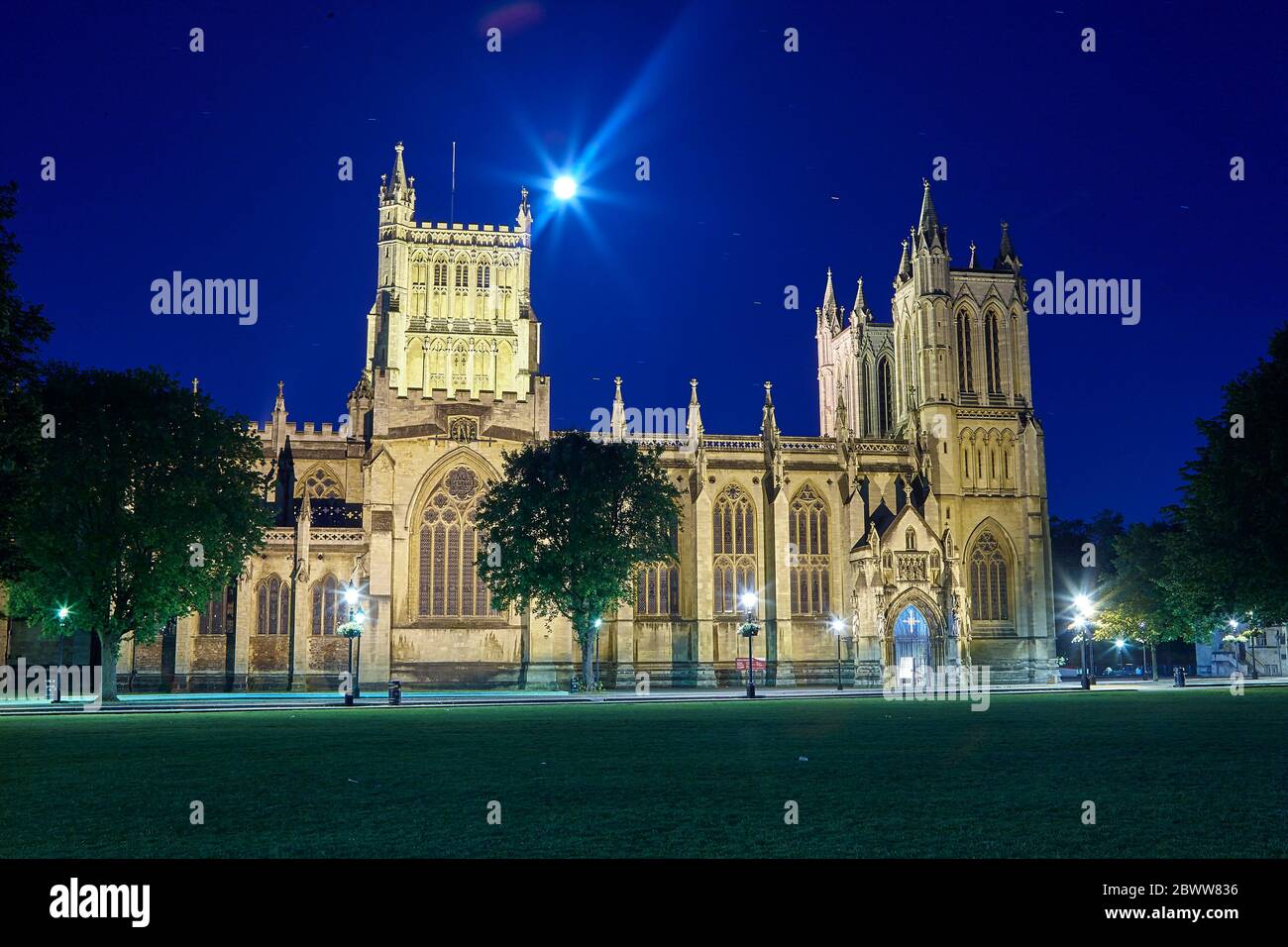 St. Mary Redcliffe Kirche in Bristol bei Nacht, England Großbritannien Stockfoto