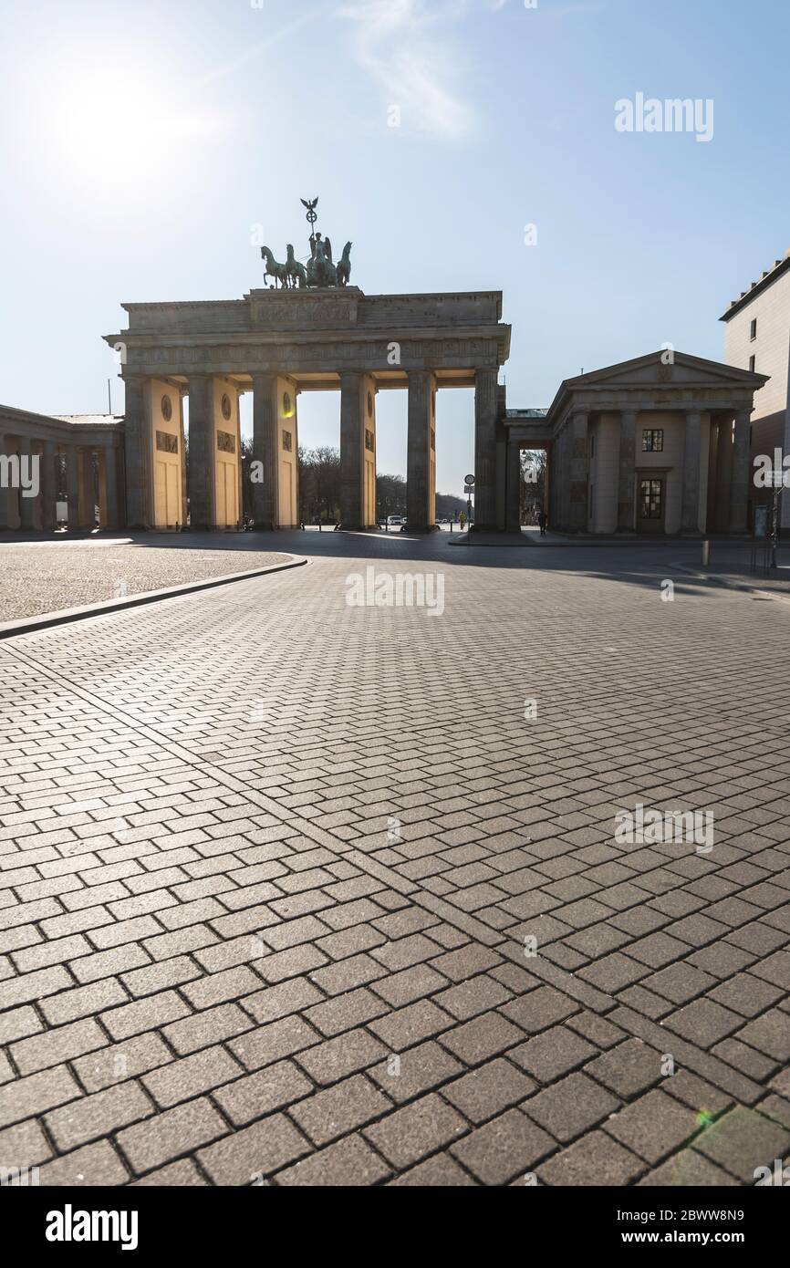 Deutschland, Berlin, Kopfsteinpflaster vor dem Brandenburger Tor während der COVID-19 Epidemie Stockfoto