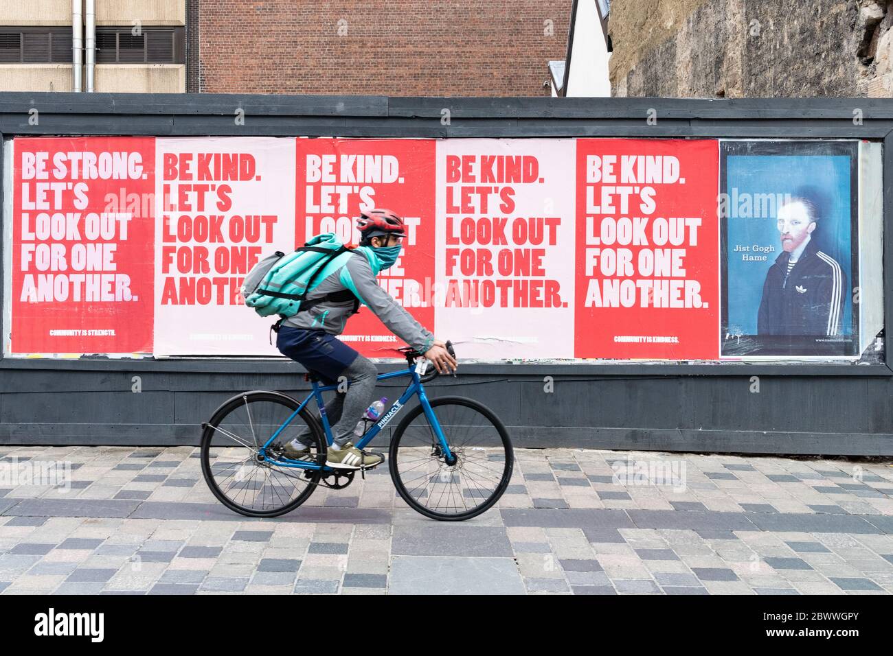 Glasgow, Schottland, Großbritannien. 3. Juni 2020. Radfahrer in Glasgow nutzen am World Bicycle Day 2020 ruhige Straßen und bestehende und neue Radwege. Quelle: Kay Roxby/Alamy Live News Stockfoto