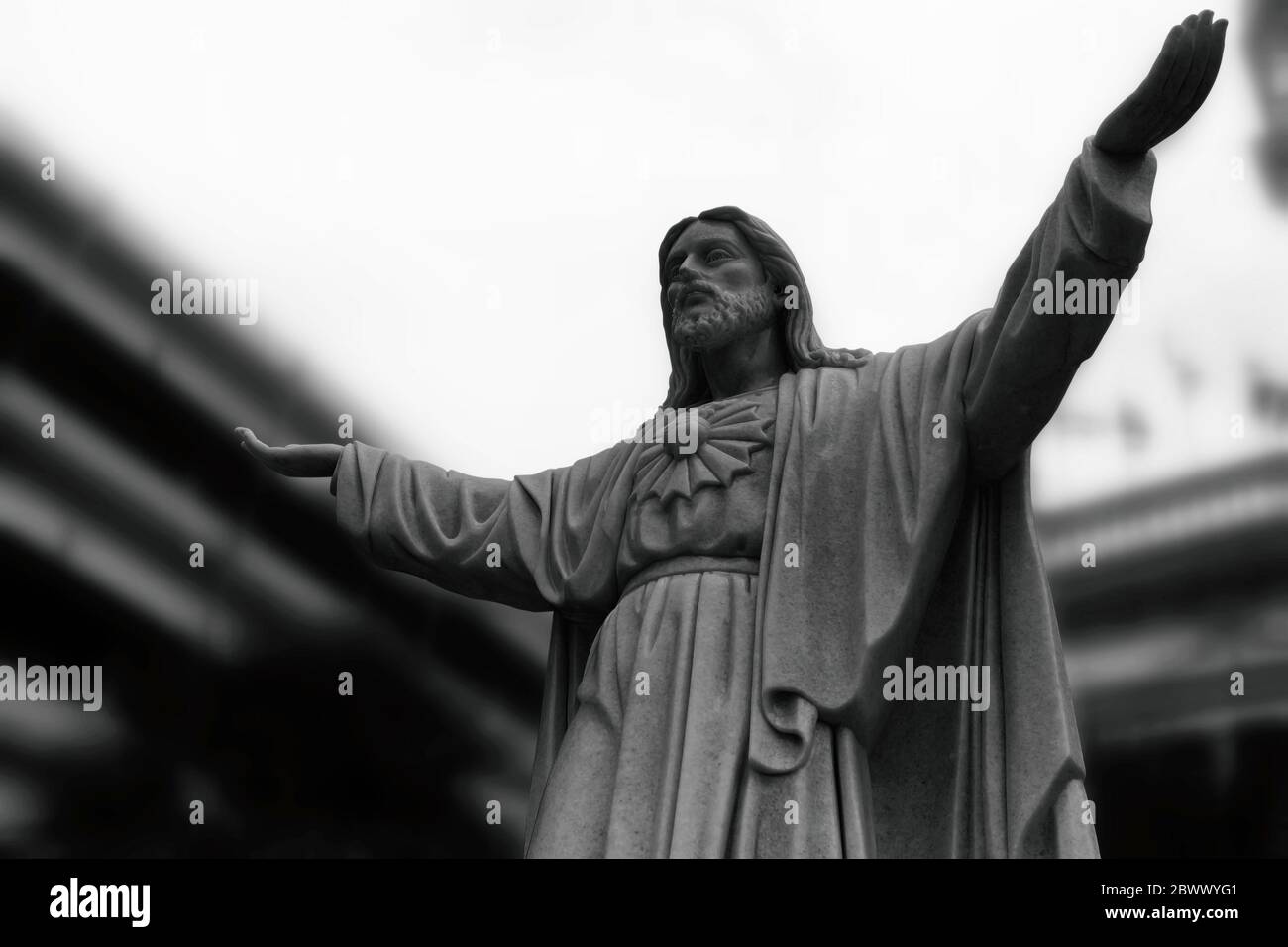 Alte Jesus Statue vor der Santa Cruz Kirche, wo ist ein berühmtes Wahrzeichen der portugiesischen Gemeinschaft in Bangkok Thailand. Stockfoto