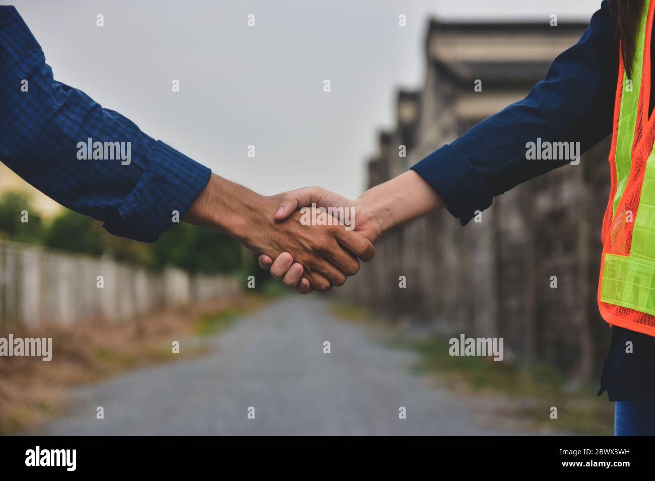 Ingenieur Hände schütteln Erfolg Projekt, Engineering schütteln Hand Stockfoto