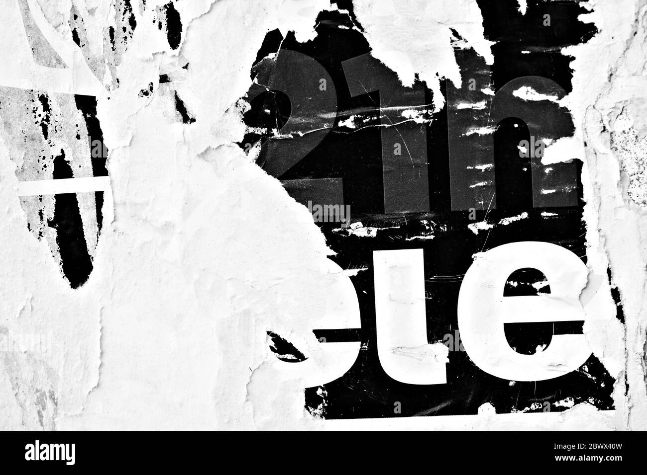 Alte leere zerrissene Poster Texturen Hintergründe Grunge zerknittert Papier vintage Collage Plakate leeren Raum für Text Hintergrund Oberfläche Stockfoto