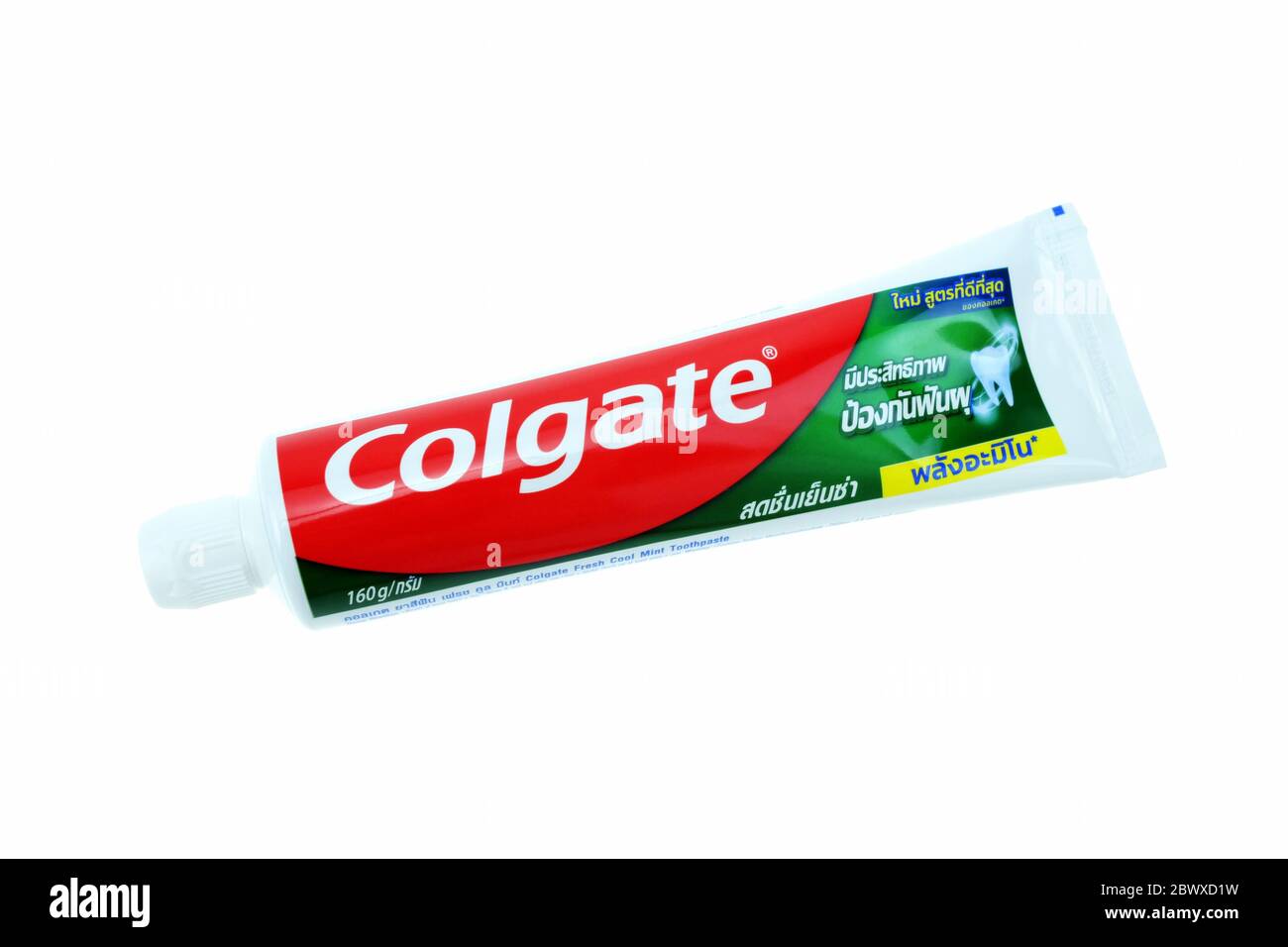 BANGKOK, THAILAND - 25. APRIL 2020: Colgate Zahnpasta. Colgate ist eine amerikanische Marke, die Mundhygiene-Produkte zum ersten Mal im Jahr 1873 verkauft wurden. Stockfoto