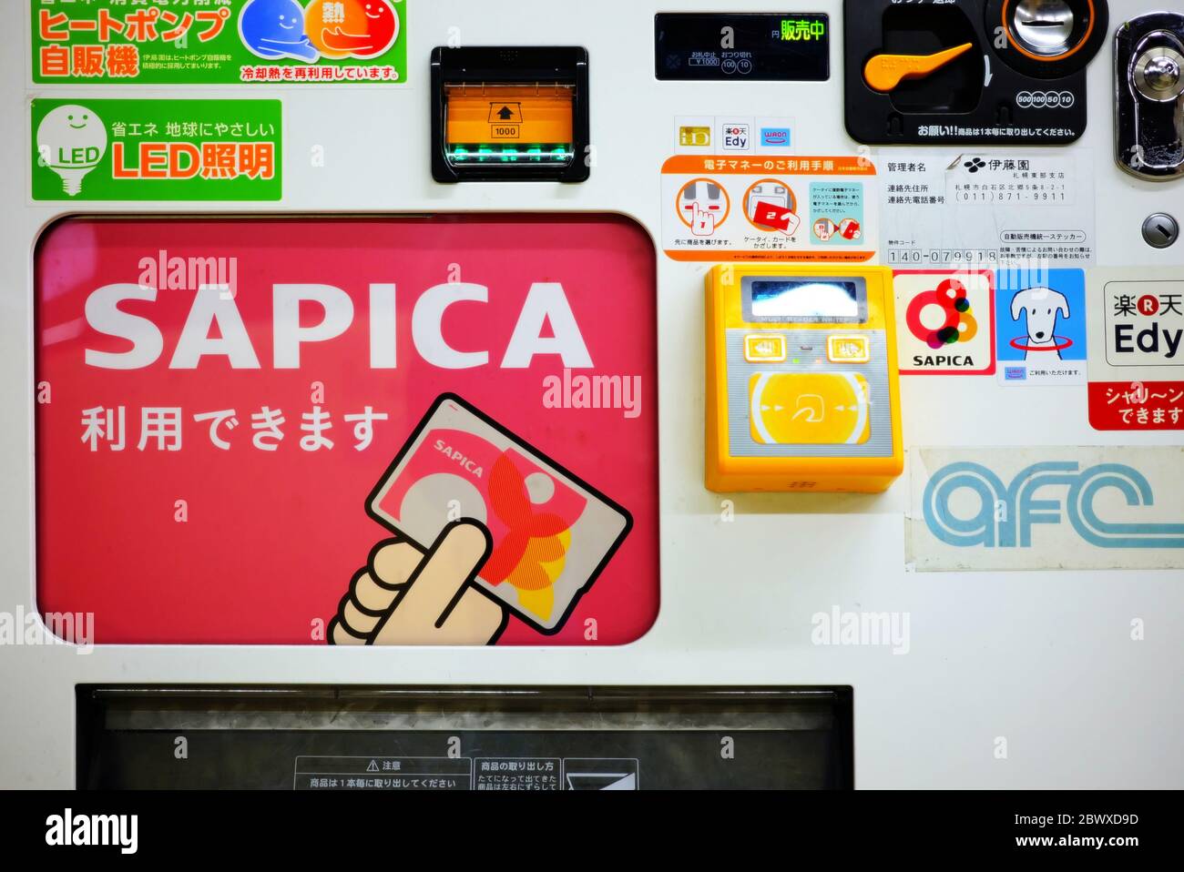 SAPPORO, JAPAN - 11. NOVEMBER 2019: Nahaufnahme Sapica Karte oder Sapporo IC Karte Verkaufsmaschine. Sapica ist Smart Card Ticket für den Transport in Sapporo Stockfoto