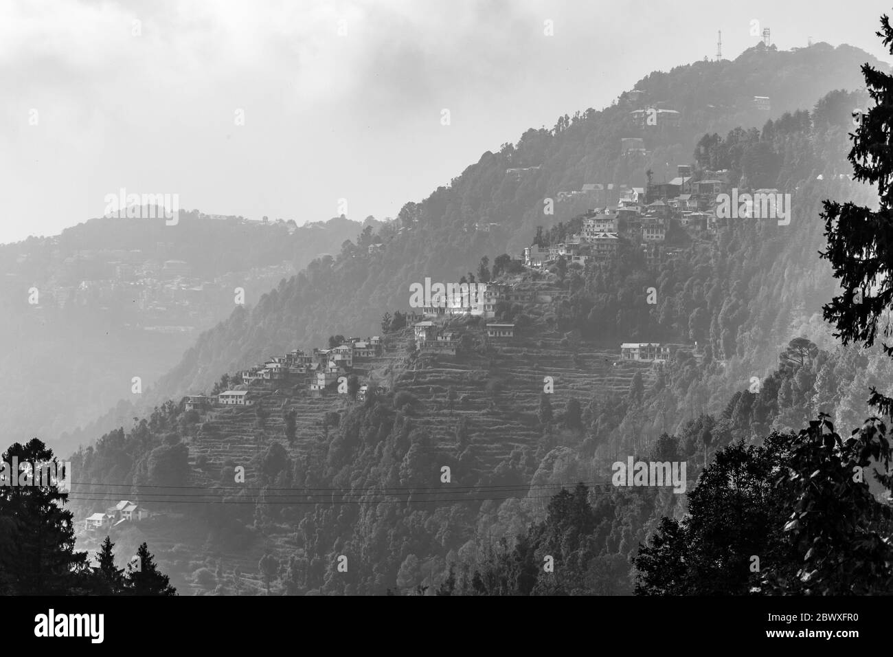 Dalhousie in Himachal Pradesh, Indien, Asien - Luftaufnahme der schönen Häuser in der Stadt in den grünen Bergen von Dalhousie aufgestellt in Himachal Indien Stockfoto