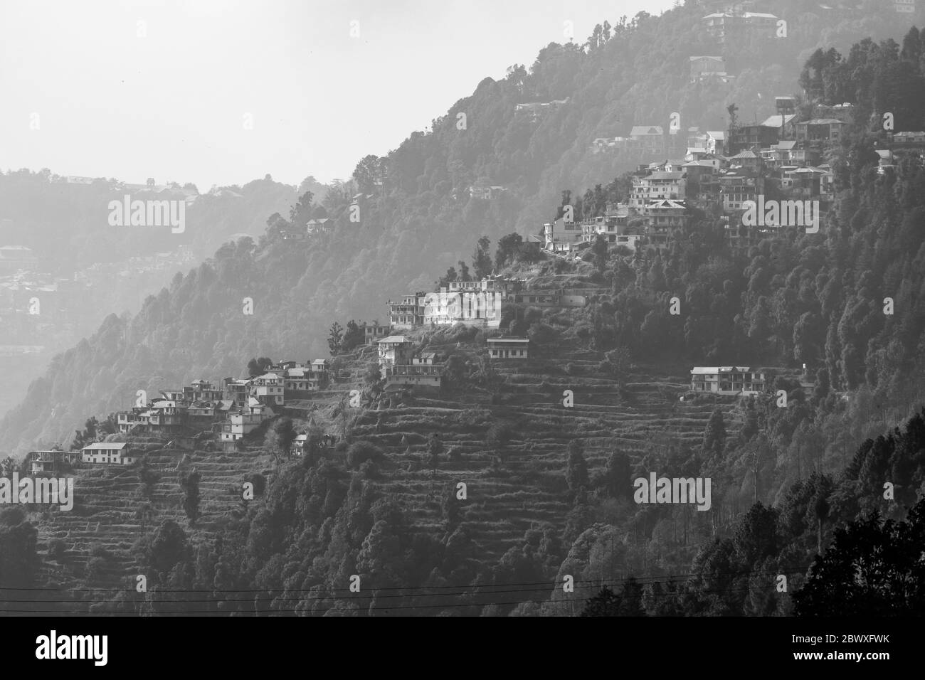 Dalhousie in Himachal Pradesh, Indien, Asien - Luftaufnahme der schönen Häuser in der Stadt in den grünen Bergen von Dalhousie aufgestellt in Himachal Indien Stockfoto