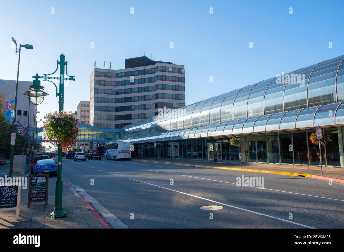 William A. Egan Civic and Convention Center an der 5th Avenue in Downtown Anchorage, Alaska, AK, USA. Stockfoto