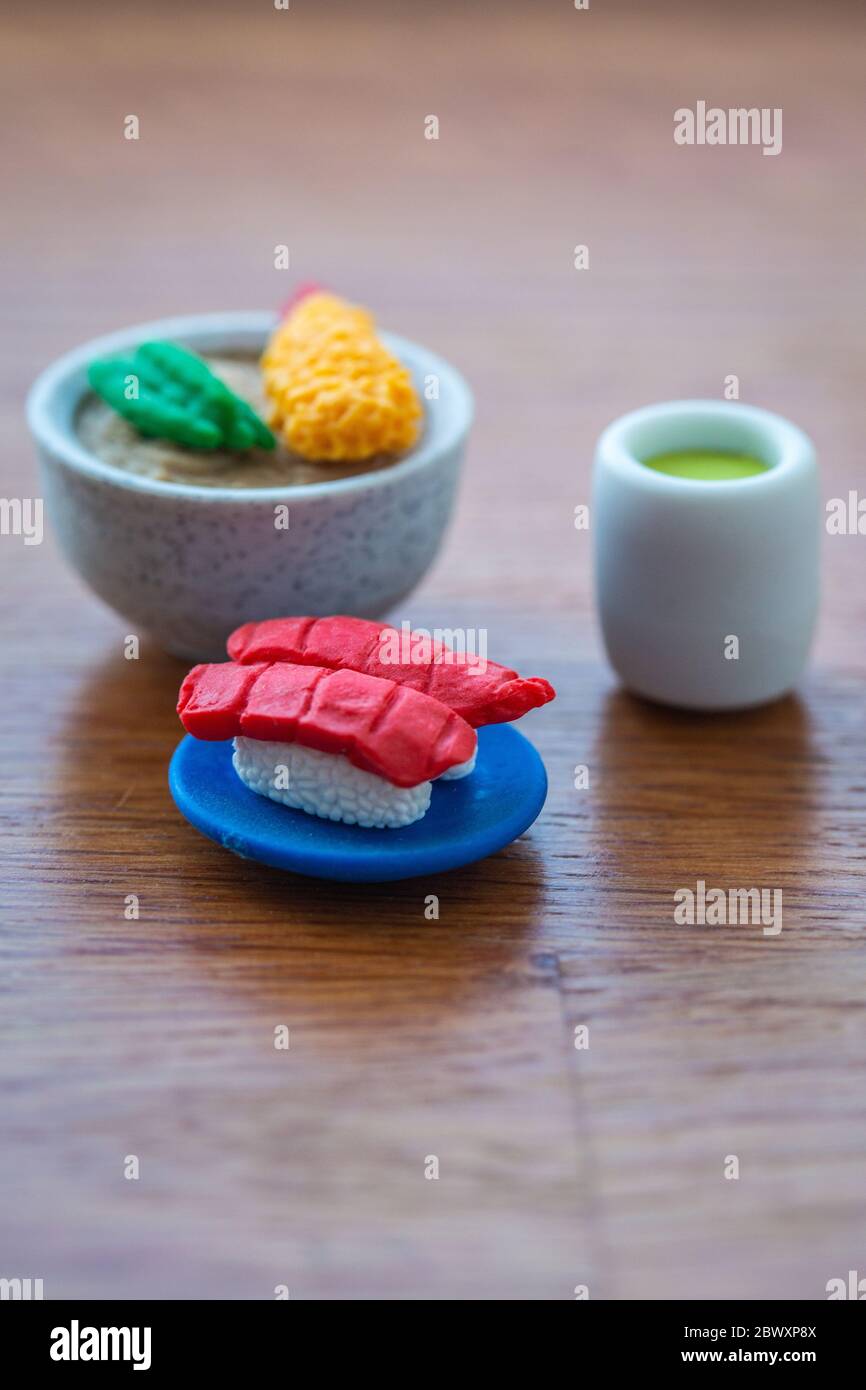 Toy Sushi, Ramen und Grüner Tee Stockfoto