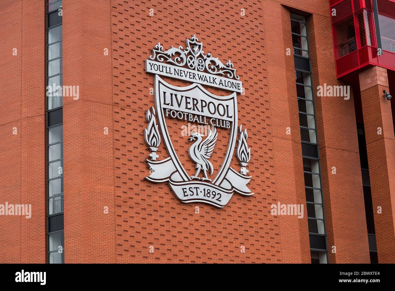FC-Abzeichen von Liverpool. Anfield, Liverpool, Großbritannien. Stockfoto