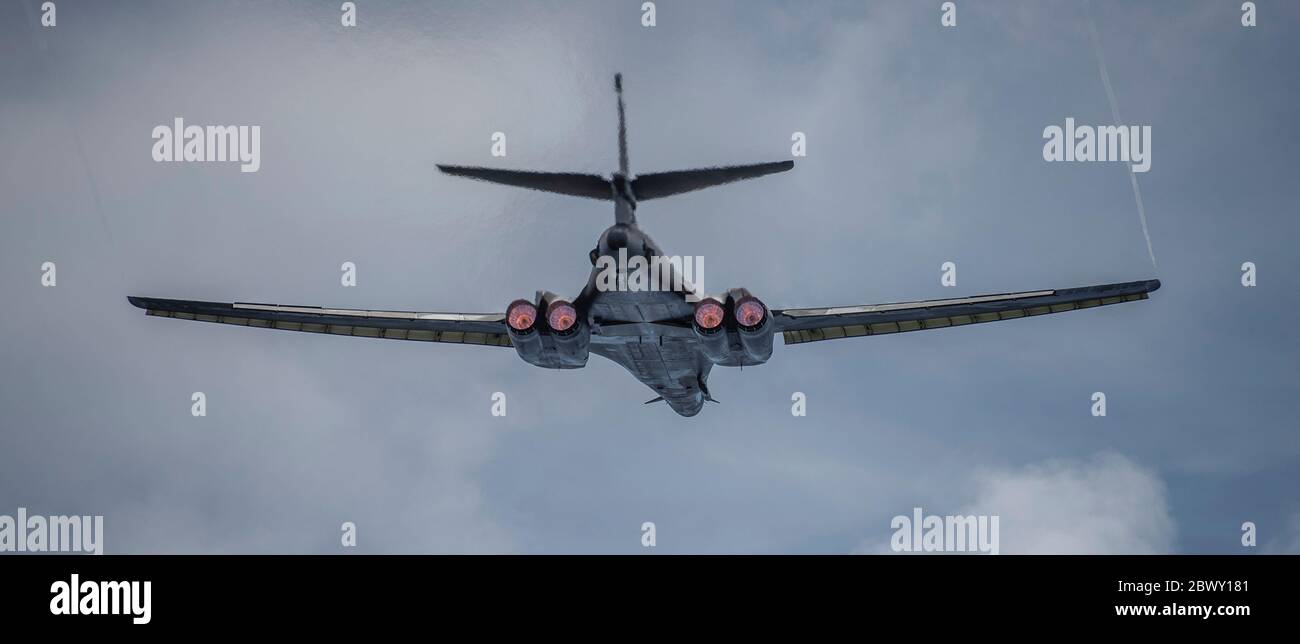 Ein US Air Force B-1B Lancer Stealth Bomber Flugzeug aus dem 9. Expeditionary Bomb Squadron, hebt auf einem Trainingssortit von Andersen Air Force Base 27. Mai 2020 in Yigo, Guam. Stockfoto