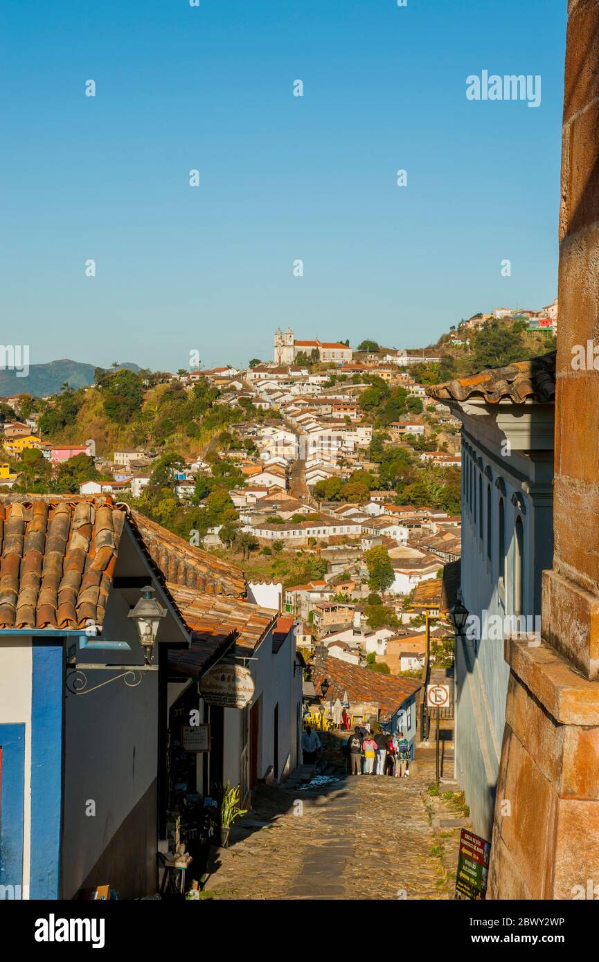 Blick auf die Häuser in der ehemaligen kolonialen Bergbaustadt Ouro Preto, ehemals Vila Rica, eine Stadt im Bundesstaat Minas Gerais, Brasilien, im Südosten gelegen Stockfoto