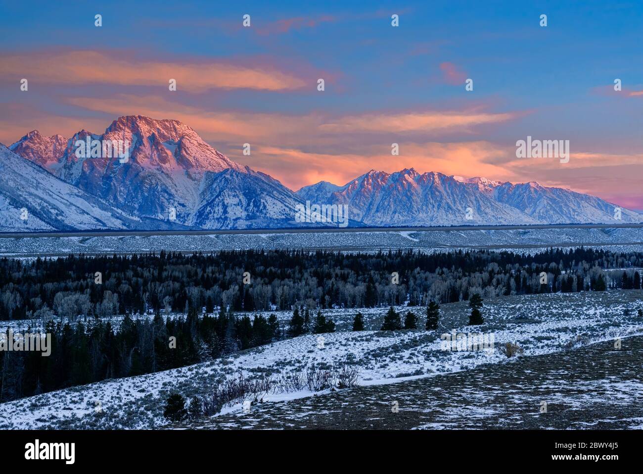 Beobachten Sie die Farben des Sonnenaufgangs in Jackson Hole vom Teton View Overlook auf der US 191 Stockfoto