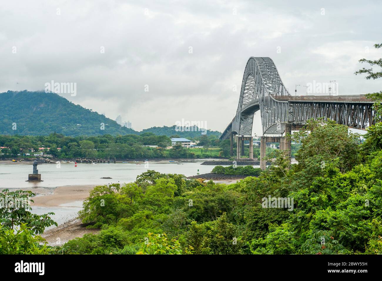 Die Brücke der Amerikas ist eine Straßenbrücke in Panama, die den pazifischen Eingang zum Panamakanal überspannt und die Nord- und Süd-Amer verbindet Stockfoto