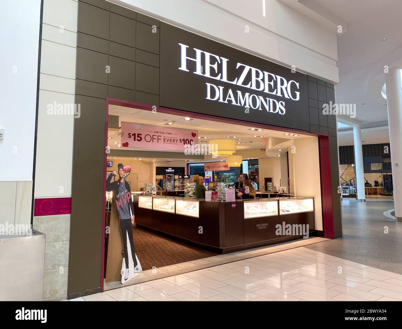 Orlando,FL/USA-17/20: Die Helzberg Diamonds-Schaufenster in der Millenia Mall in Orlando, Florida. Stockfoto