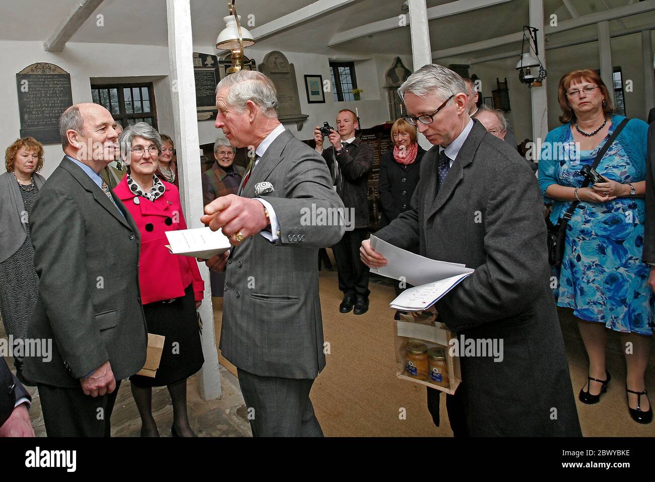 Prinz Charles der Prinz von Wales besucht am 31. Januar 2014 die Maesyronnen Chapel, die eine Meile nördlich von Glasbury-on-Wye, Powys, Wales liegt. Prin Stockfoto