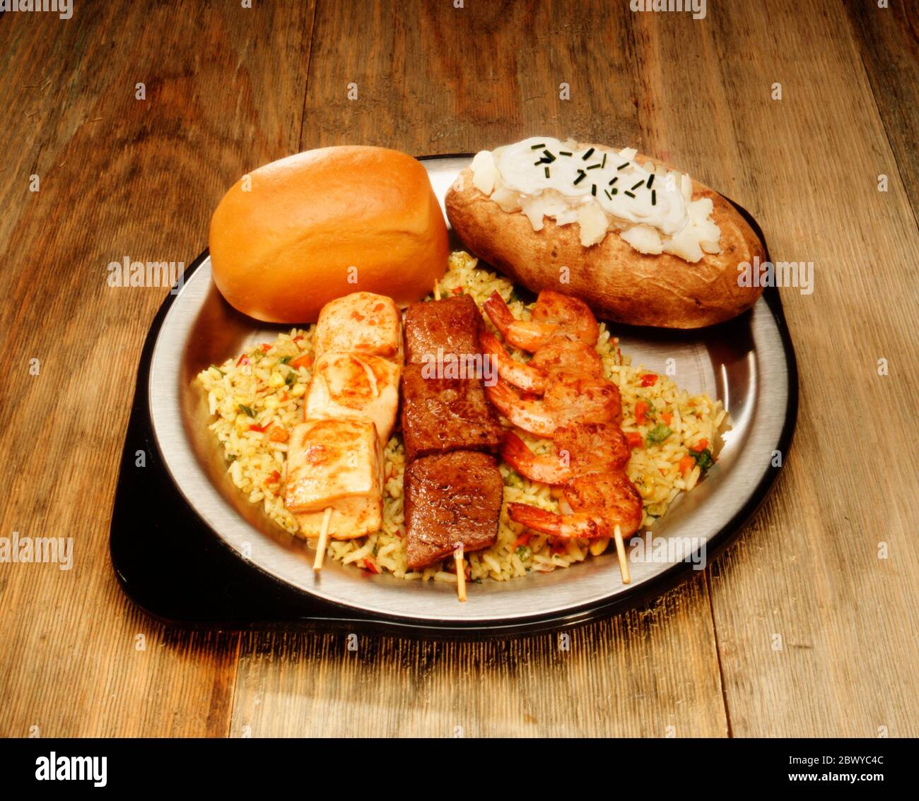 Hühnerfleisch und Rindfleisch Kabobs Stockfoto