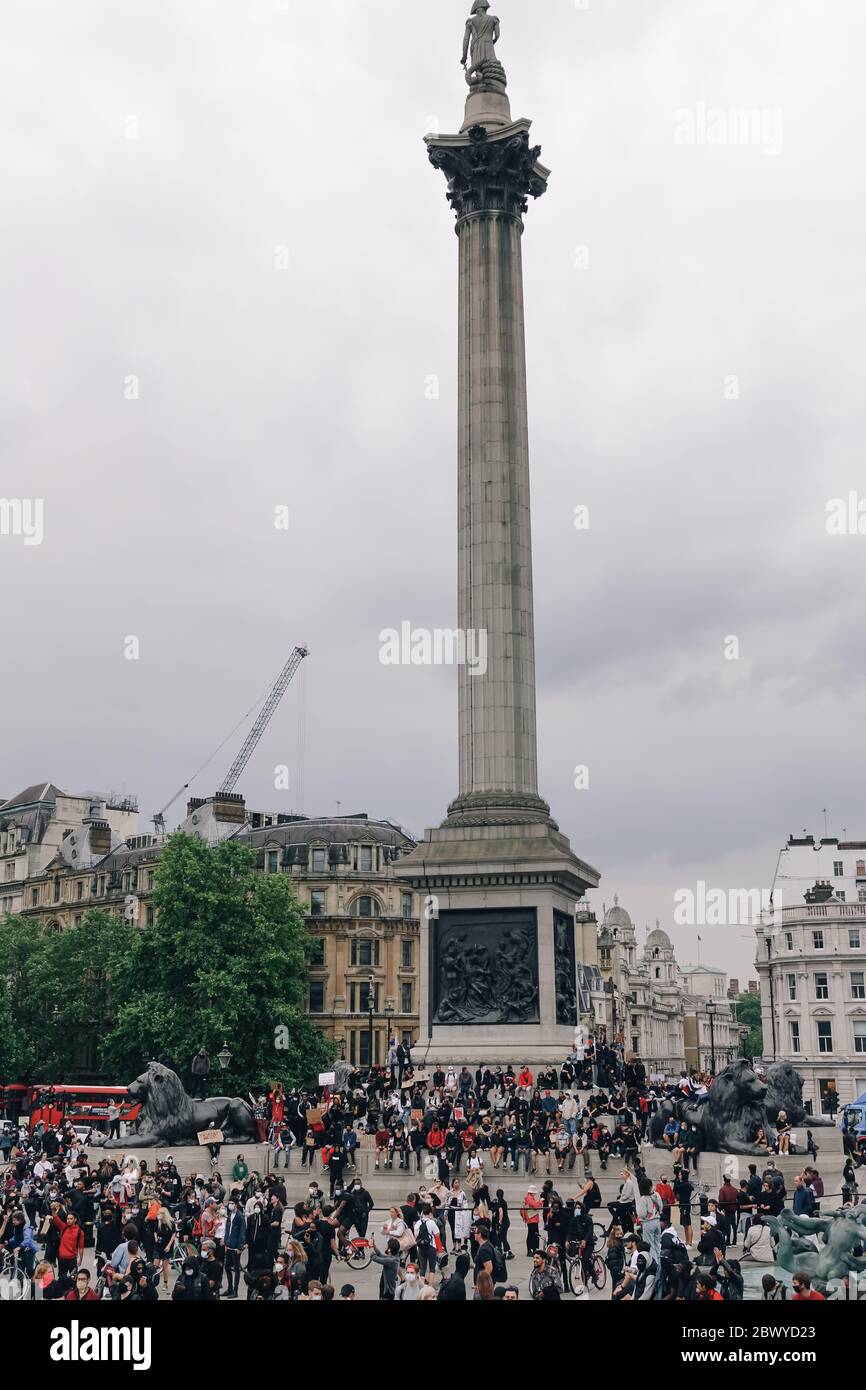 Tausende von Demonstranten, die von Black Lives Matter leben, marschieren am 3. Juni 2020 durch das West End von London. Stockfoto