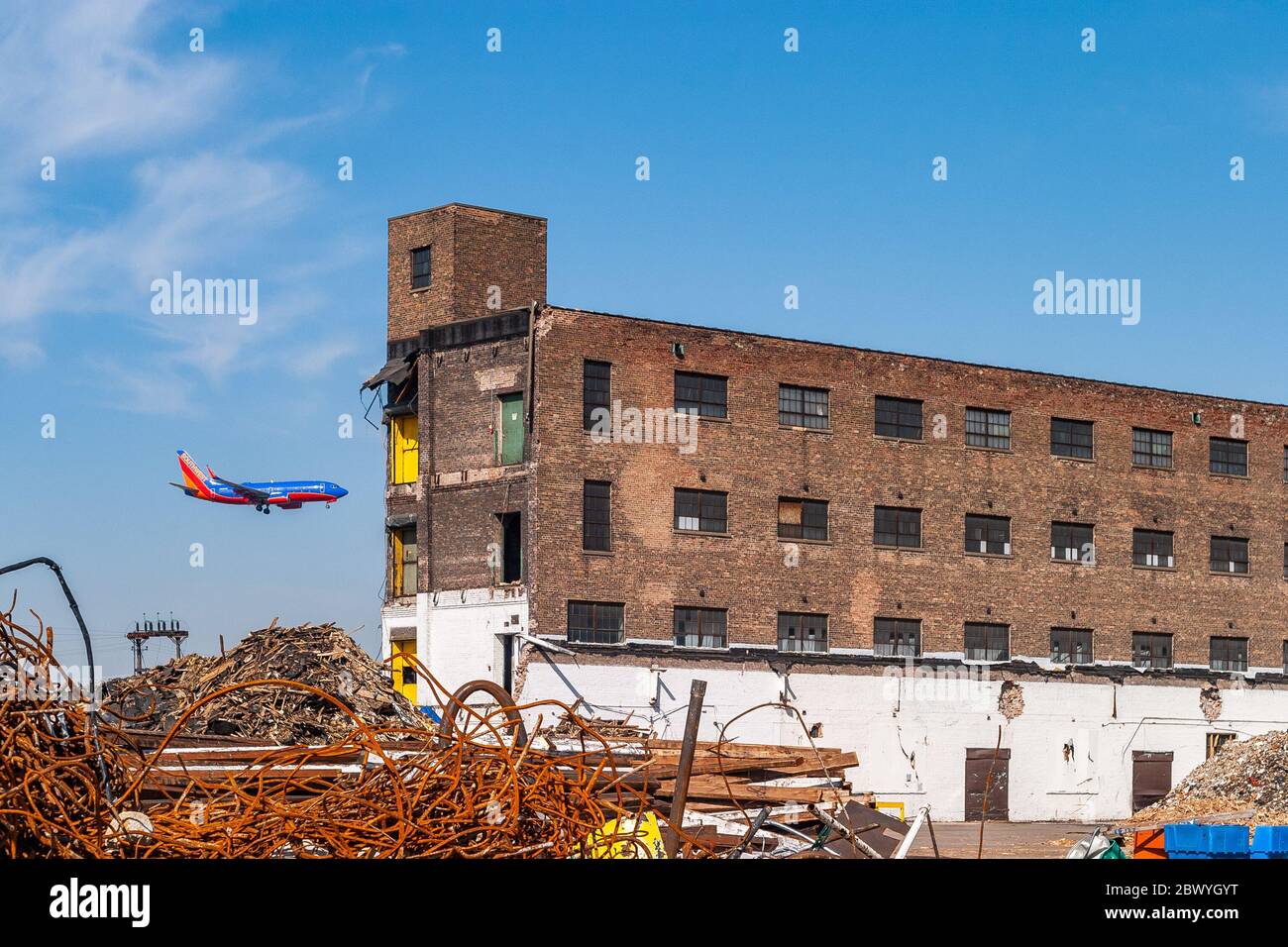 Industriegebäude, das abgerissen wird Stockfoto