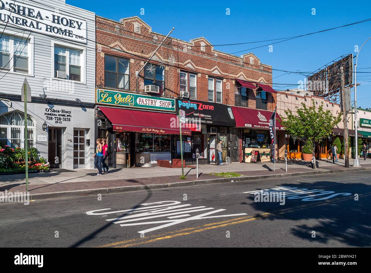 Gebäude am Ditmars Boulevard in Astoria Stockfoto