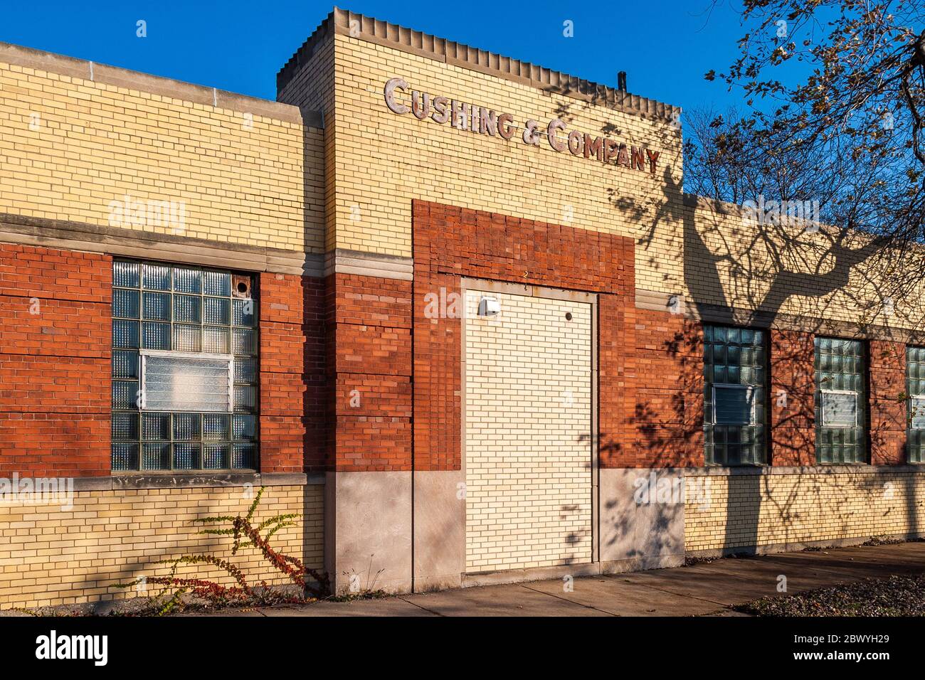 Außenansicht des Druckgebäudes von Cushing and Company Stockfoto
