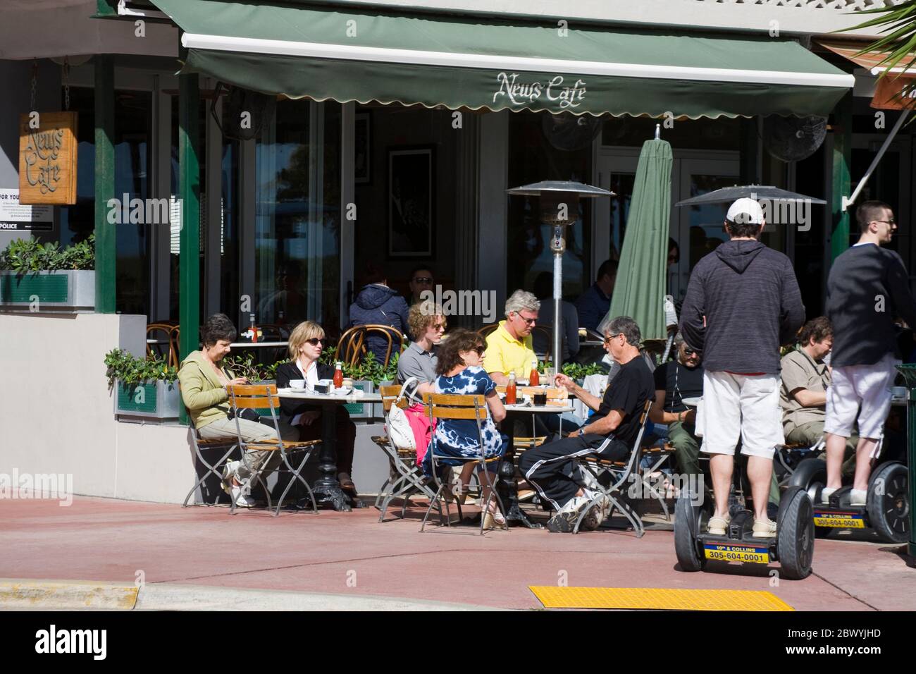Nachrichten Cafe on Ocean Drive, South Beach, Stadt Miami Beach, Florida, USA Stockfoto Nachrichten Cafe on Ocean Drive, South Beach, Stadt Miami Beach, Florida, USA Stockfoto