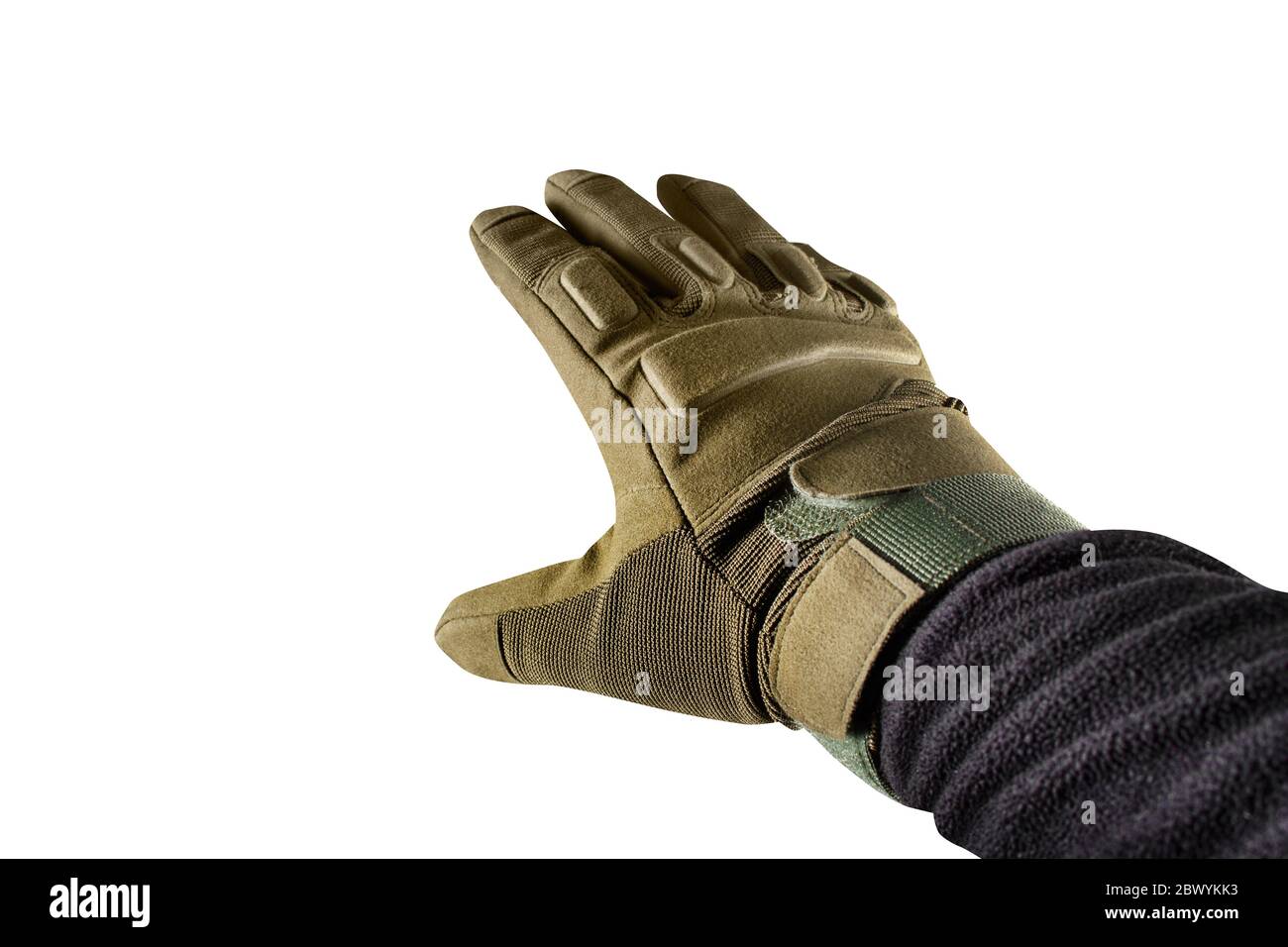 Isoliertes Foto der ersten Person von Handfläche in taktischen Handschuhen und schwarzer Jacke. Stockfoto