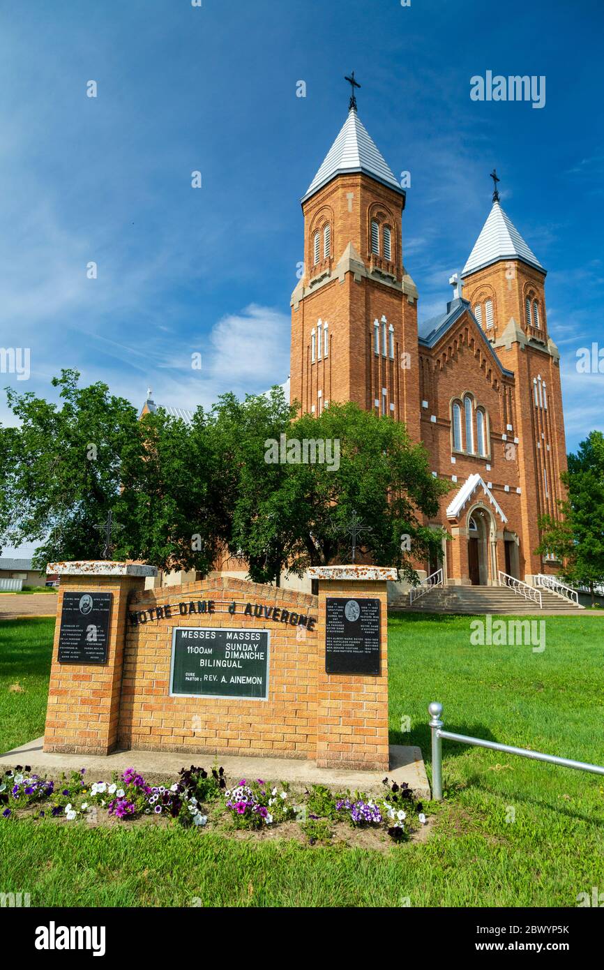 Ponteix, Saskatchewan, Kanada - 8. Juli 2019 - die Pfarrkirche Notre Dame d’Auvergne ist ein städtisches Kulturerbe in der Stadt Ponteix, Sa Stockfoto