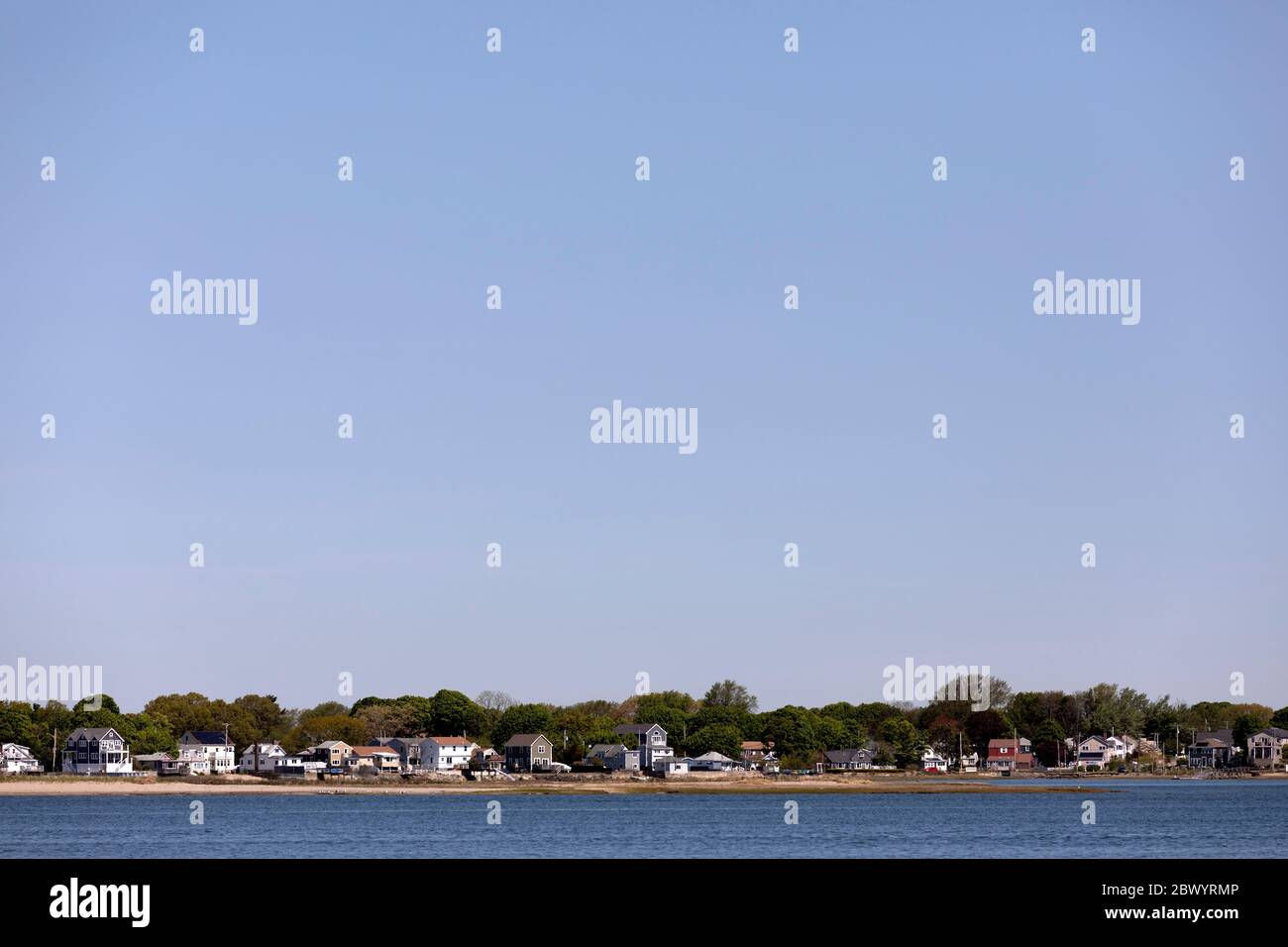 Häuser am Wasser in Quincy Bay, Massachusetts Stockfoto