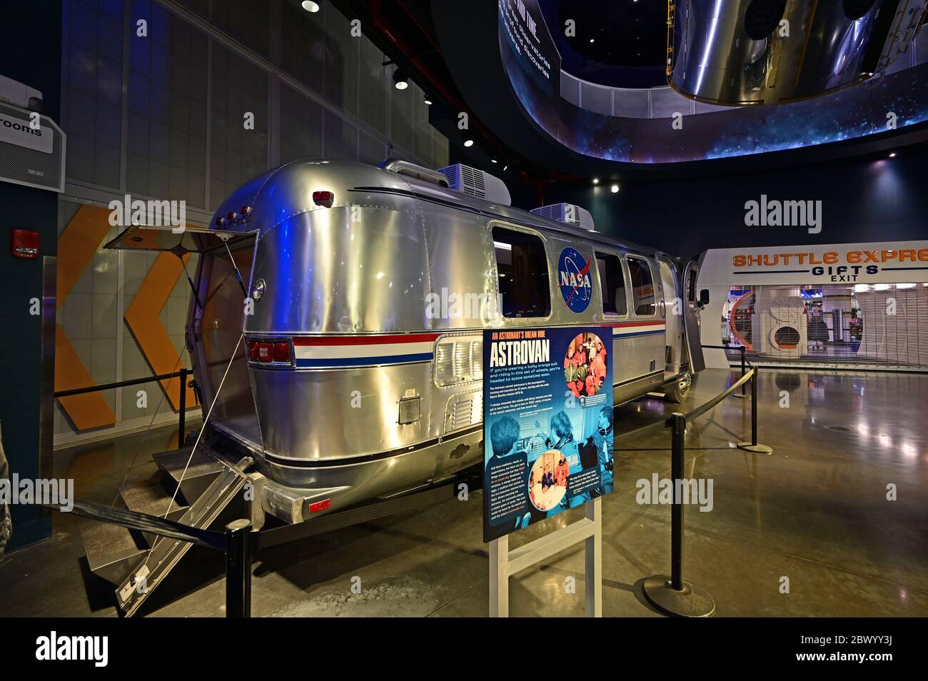 Kennedy Space Center, Merritt Island, Florida - 30. Mai 2020 - NASA Astrovan im Shuttle Atlantis Museum ausgestellt. Stockfoto