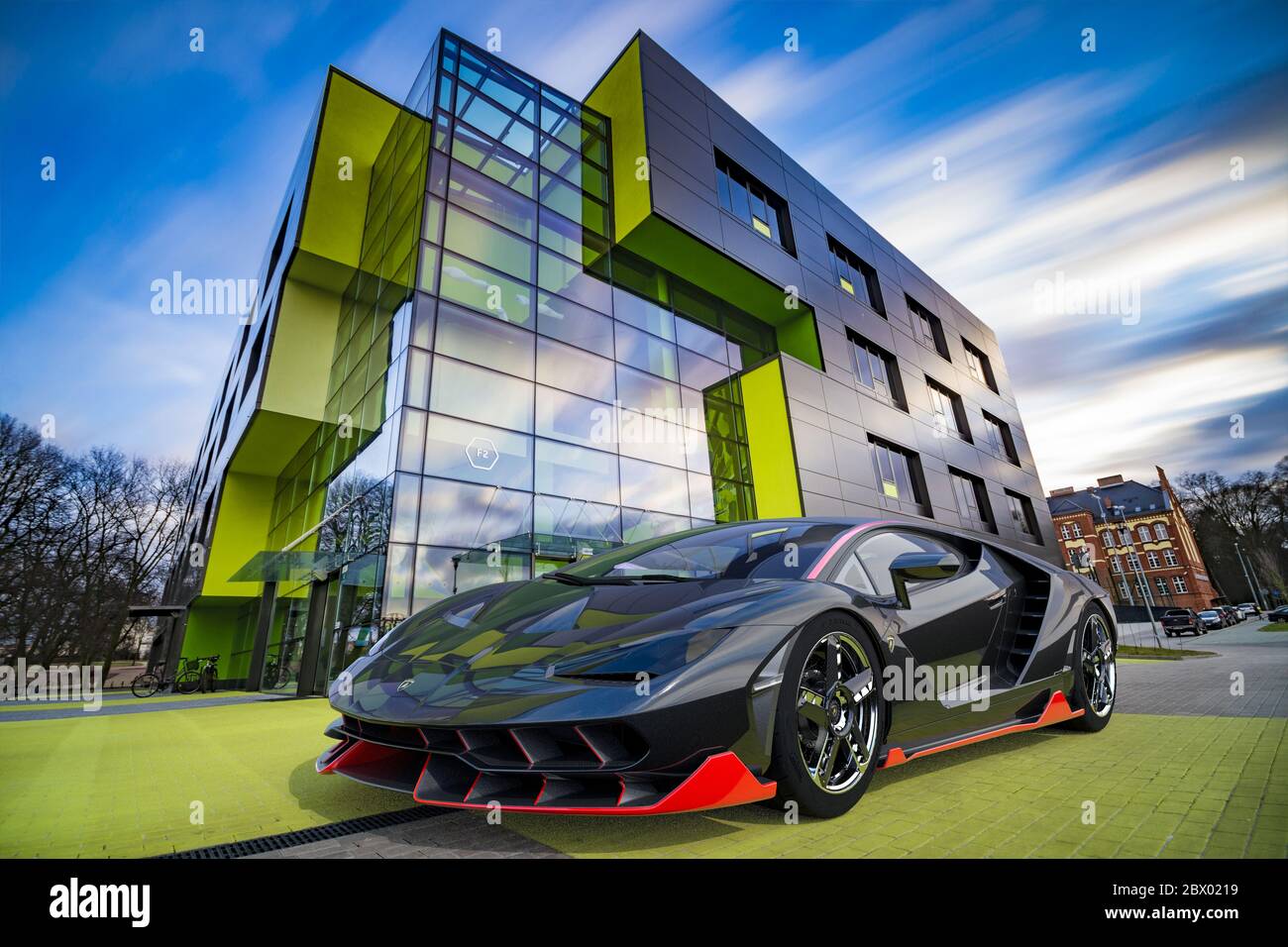 Lamborghini Centenario präsentiert sich vor dem Hintergrund moderner Architektur Stockfoto