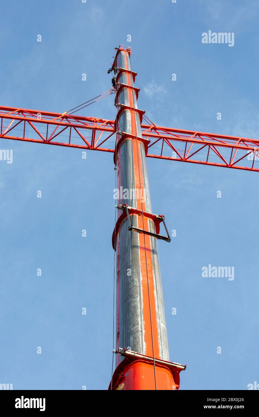 Meersburg, Deutschland. Juni 2020. Demontage des Turmkrans im Hafen Meersburg-Konstanz. Meersburg, 03.06.2020 Quelle: dpa/Alamy Live News Stockfoto