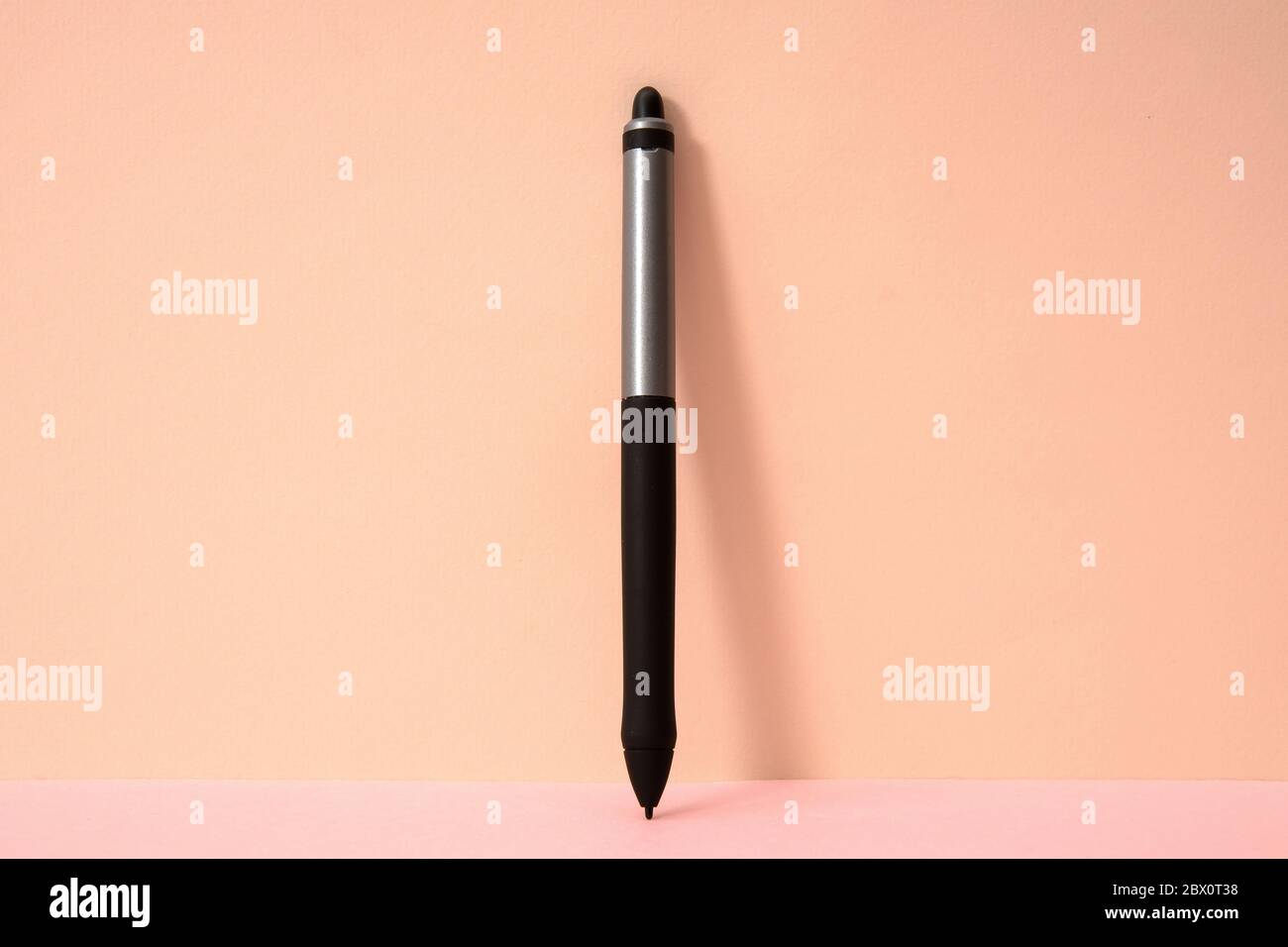 Rosa Farbe Hintergrund und Zeichnung Elektronenstift. Stockfoto