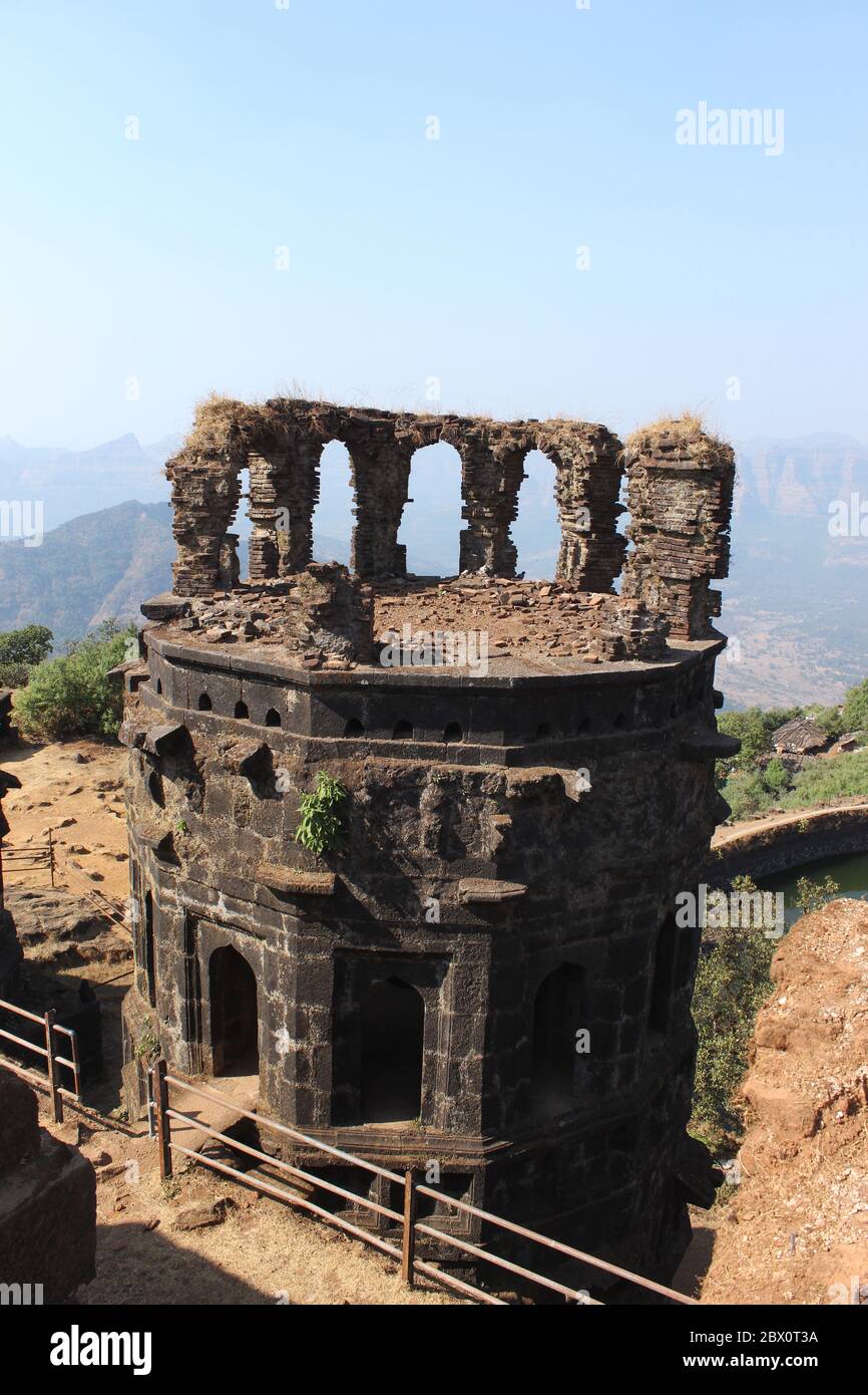 Raigad Fort Main Towers, Raigad, Maharashtra, Indien. 350-jährige majestätische Festung Chhatrapati Shivaji mit 1737 Stufen zu klettern, 1,300 Hektar und Lerche Stockfoto