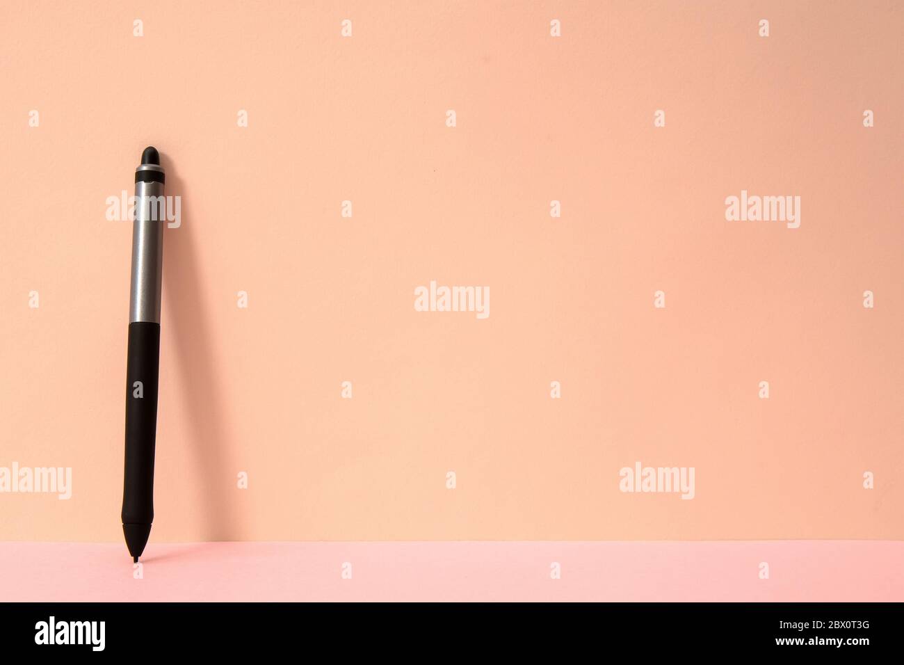 Rosa Farbe Hintergrund und Zeichnung Elektronenstift. Stockfoto