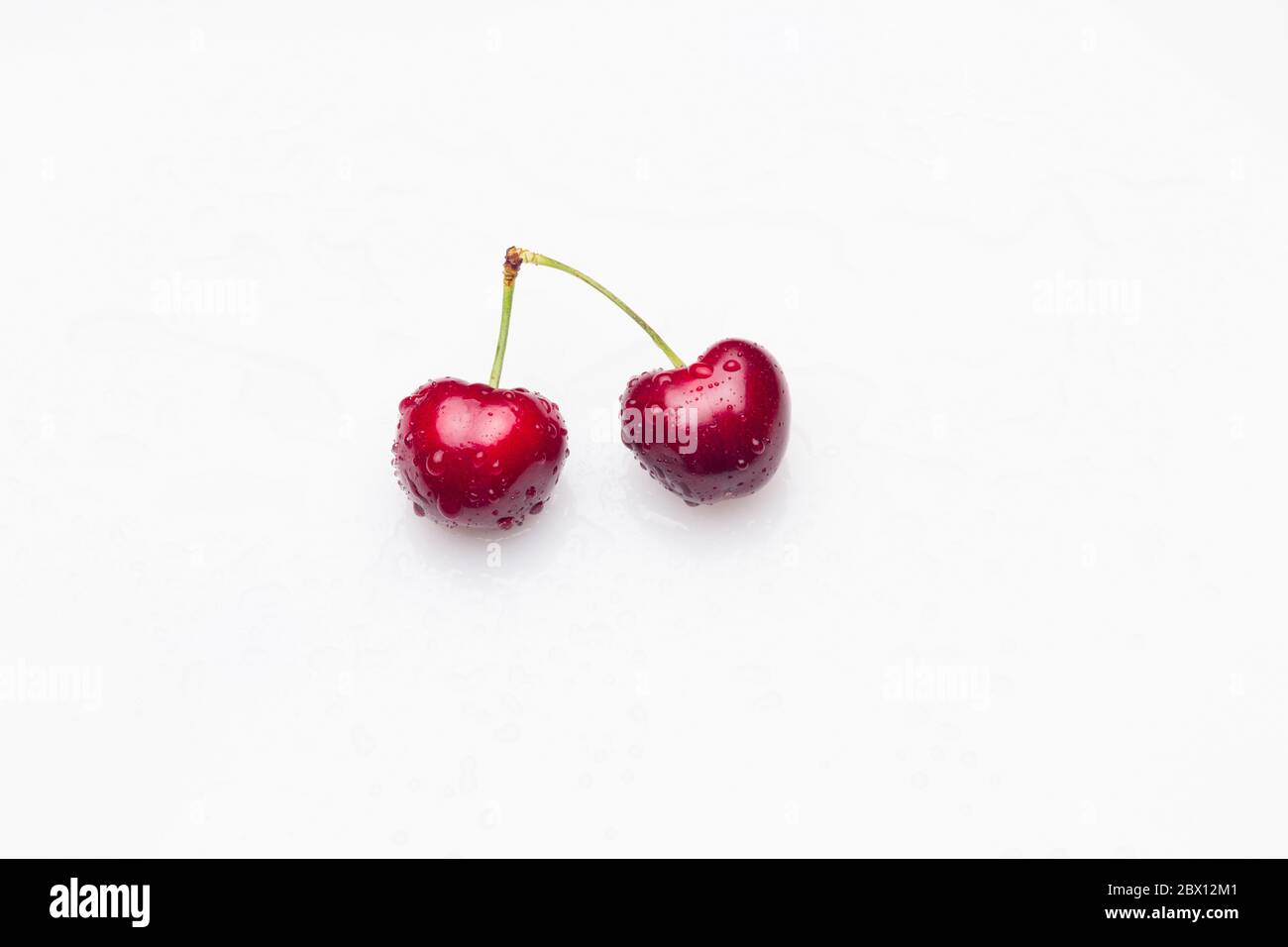 Kirschen von kirschroter Farbe, fast granatrot, vitaminreiche Frucht, roh gegessen ideal für Desserts von Marmeladen, Marmeladen, Säfte. Voller Vitamine und sehr hea Stockfoto