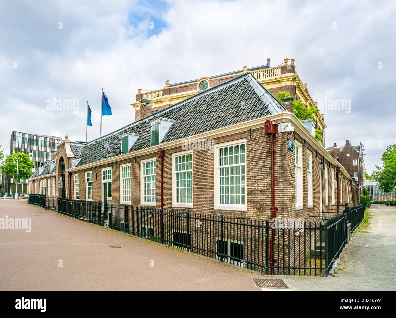 Amsterdam Mai 18 2018 - Eingang der portugiesischen Synagoge am Meester Visser Platz im alten jüdischen Viertel von Amsterdam Stockfoto