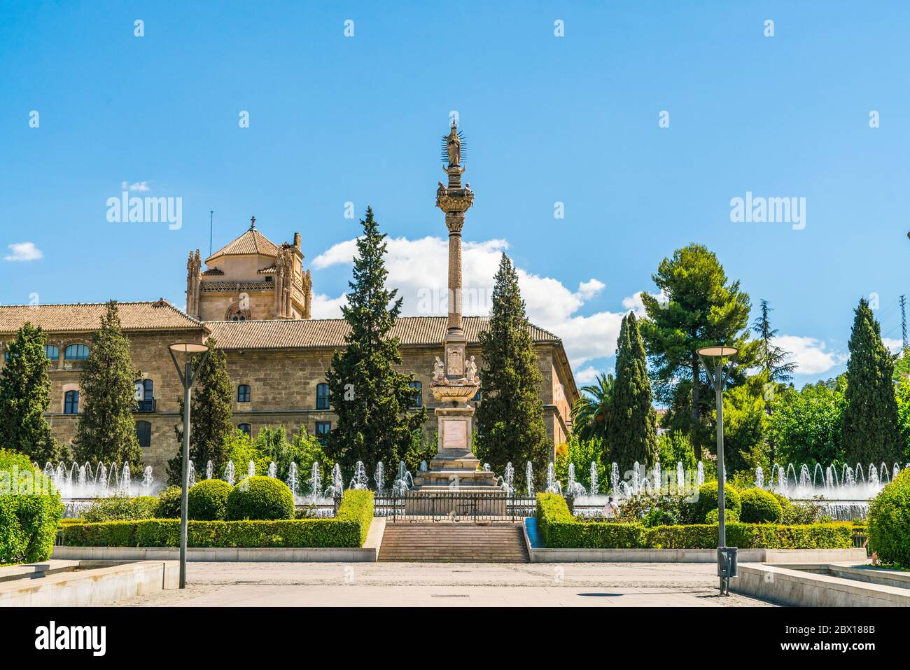 Granada, Spanien, 1. juli 2017: Brunnen an den Jardines del Triunfo Stockfoto