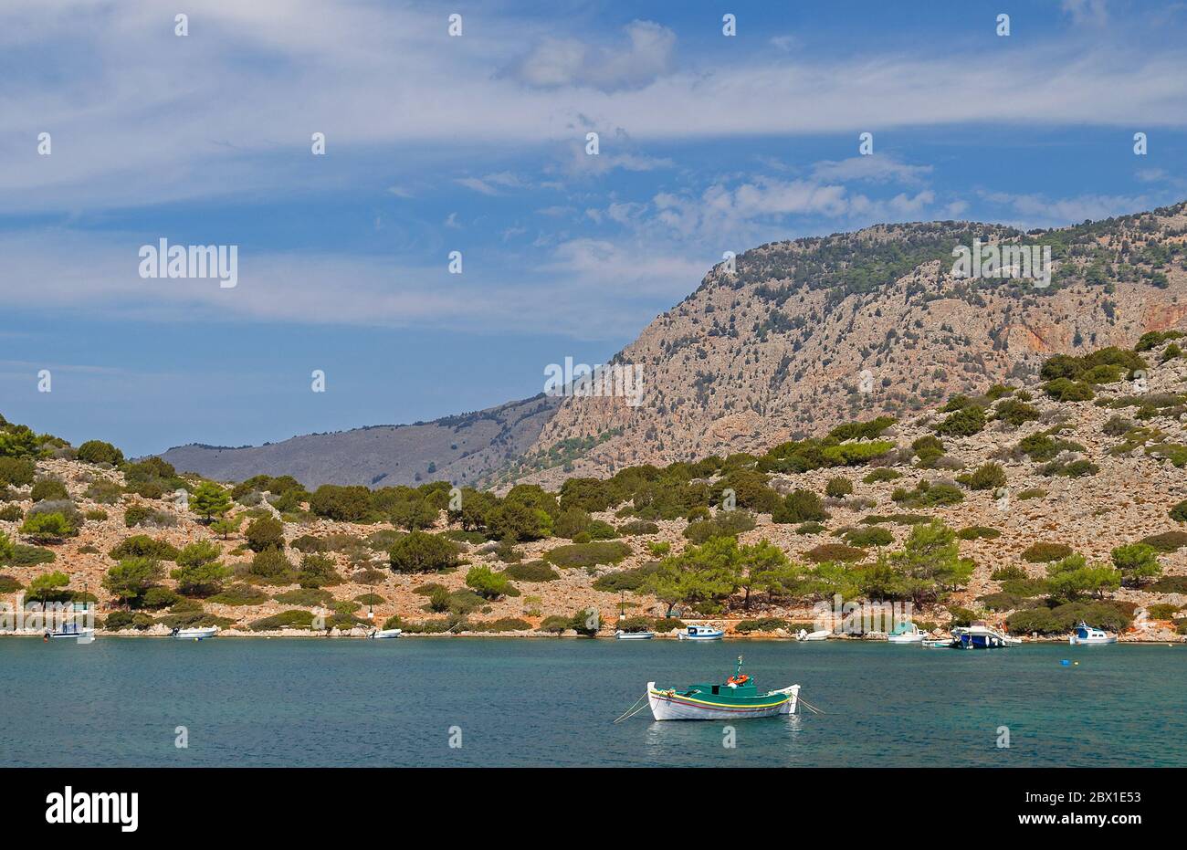 Karge und doch schöne Landschaft von Symi, einer griechischen Insel in der Nähe von Rhodos. Stockfoto
