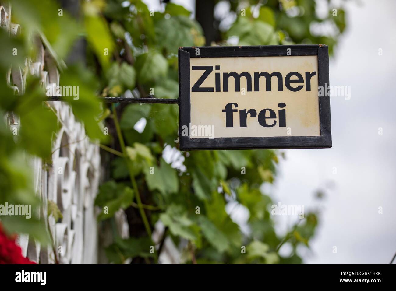 Zimmer vorhanden, Schild Hotel, Reil, Rheinland-Pfalz, Deutschland Stockfoto