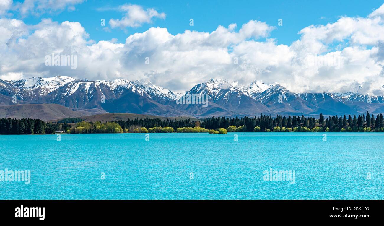 Panorama, türkisfarbenes Wasser, Lake Pukaki, Ben Ohau Range mit Schnee, Canterbury Region, Southland, Neuseeland Stockfoto